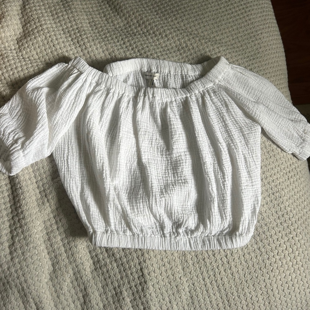 Cupcakes and Cashmere white top size small